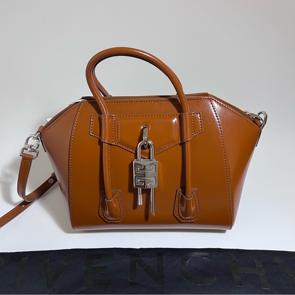 Givenchy Mini Antigona Lock Bag in box leather / Authentic - Picture 3 of 9